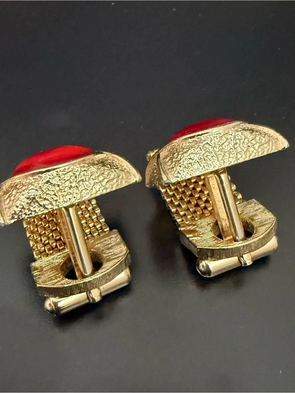 Vintage Unsigned Swank Red Thermoset Lucite Gold-tone Mesh Cufflinks